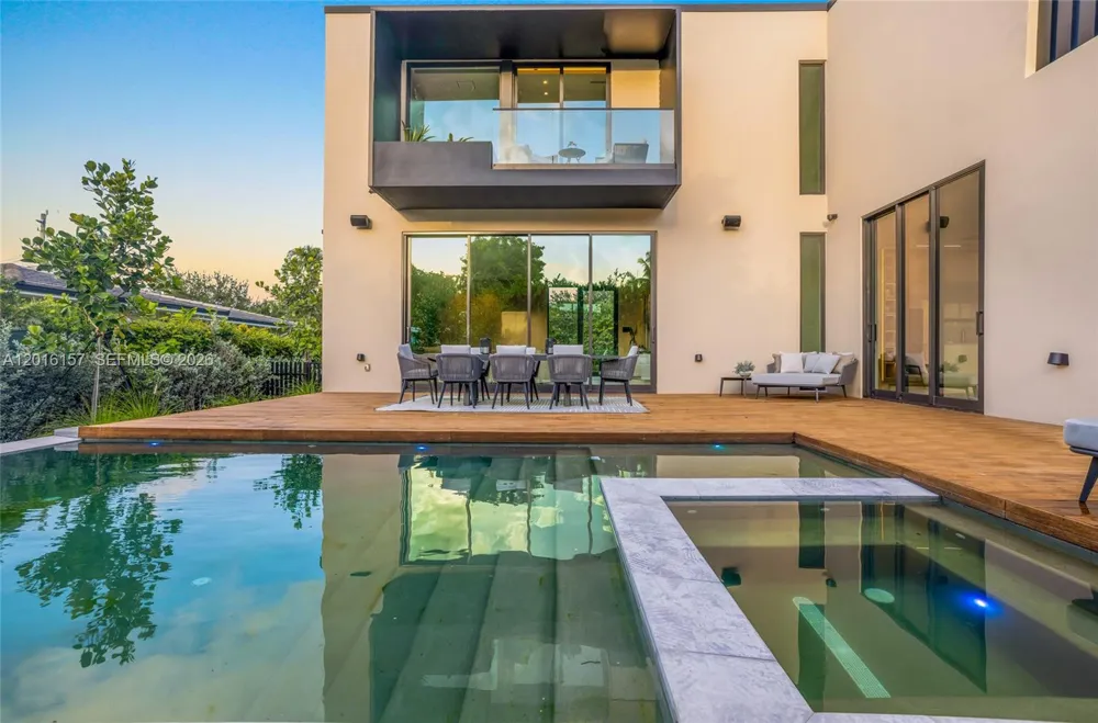 4550 Jefferson Ave Miami Beach, FL 33140