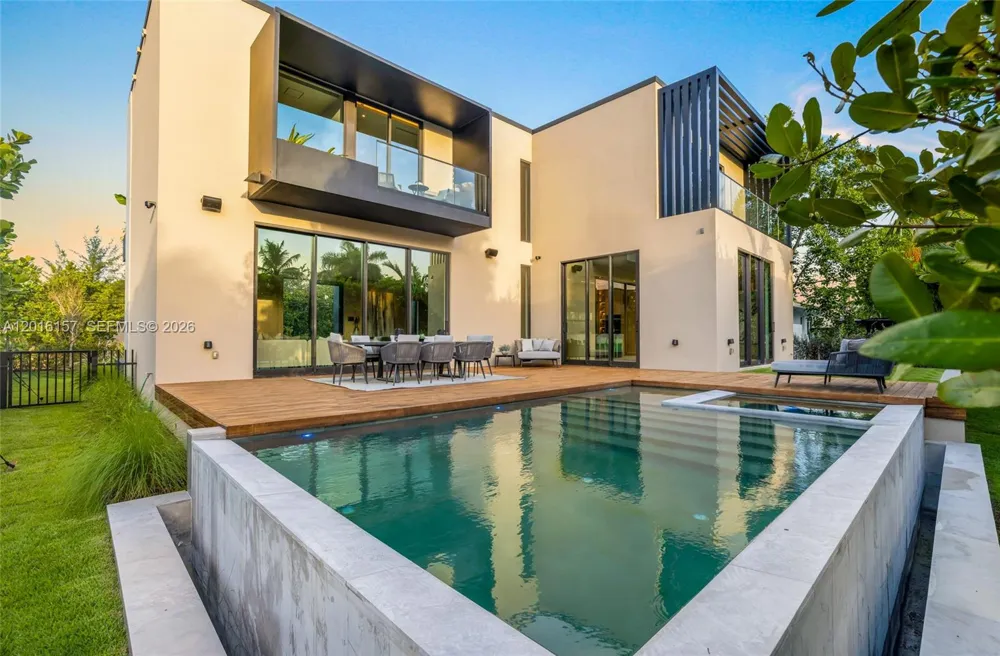 4550 Jefferson Ave Miami Beach, FL 33140