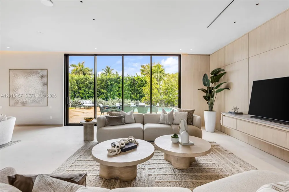4550 Jefferson Ave Miami Beach, FL 33140