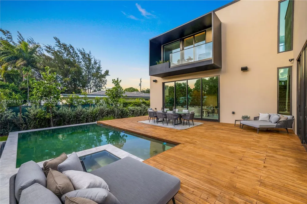 4550 Jefferson Ave Miami Beach, FL 33140