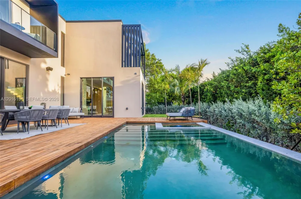 4550 Jefferson Ave Miami Beach, FL 33140