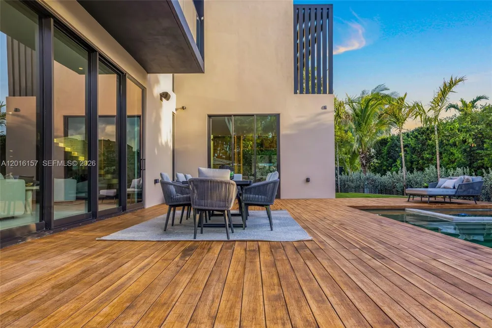 4550 Jefferson Ave Miami Beach, FL 33140