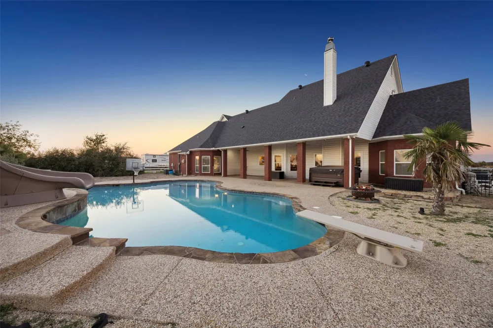 2751 Mitchell Road Krum, TX 76249
