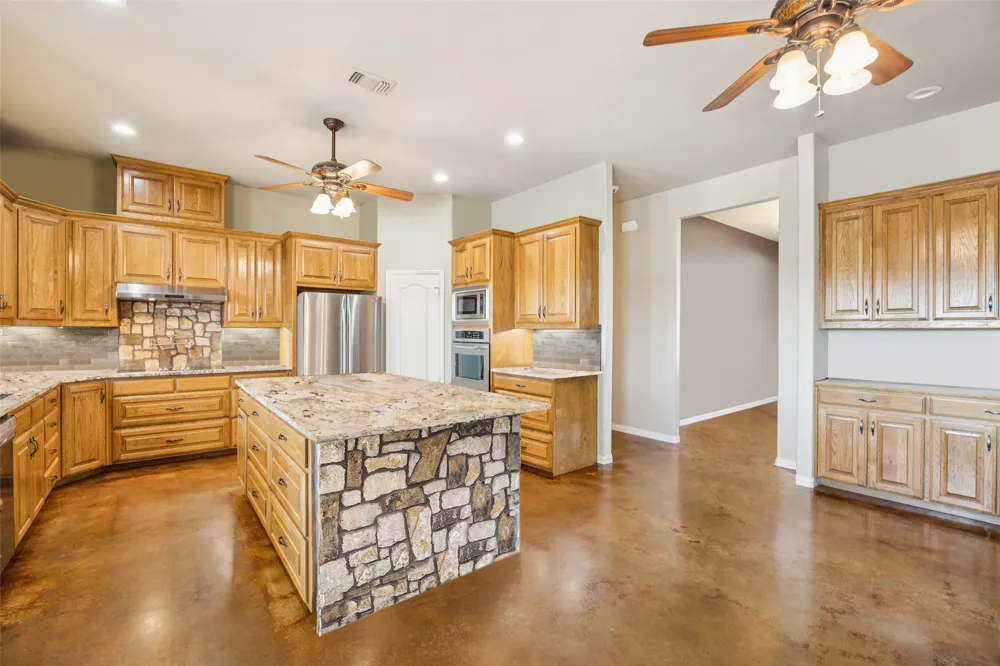 2751 Mitchell Road Krum, TX 76249