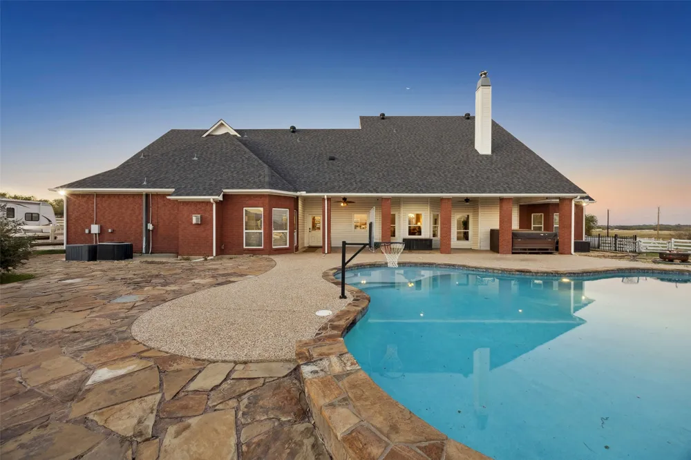 2751 Mitchell Road Krum, TX 76249