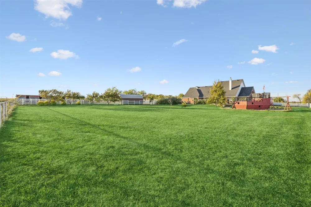 2751 Mitchell Road Krum, TX 76249