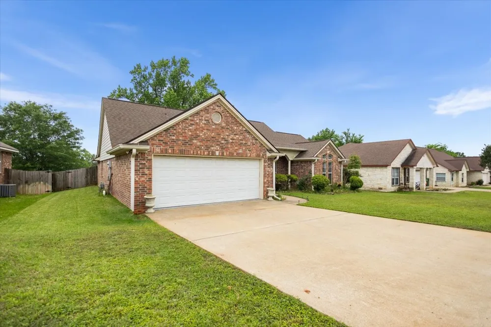 220 Sandstone Lane Nacogdoches, TX 75965