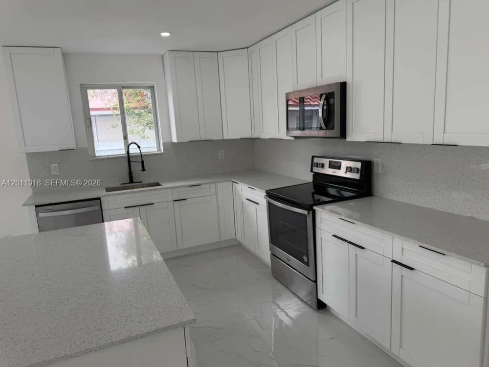 3536 NW 14th Ter Miami, FL 33125