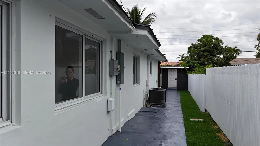 3536 NW 14th Ter Miami, FL 33125