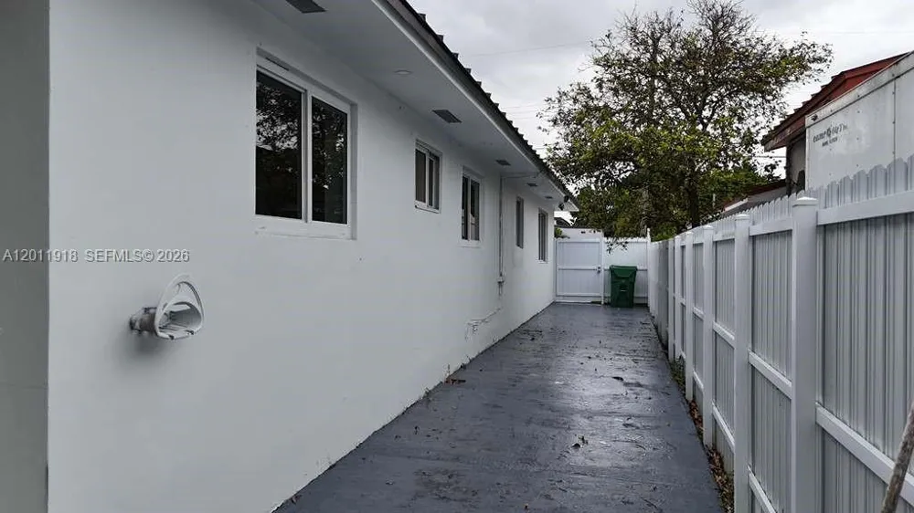 3536 NW 14th Ter Miami, FL 33125