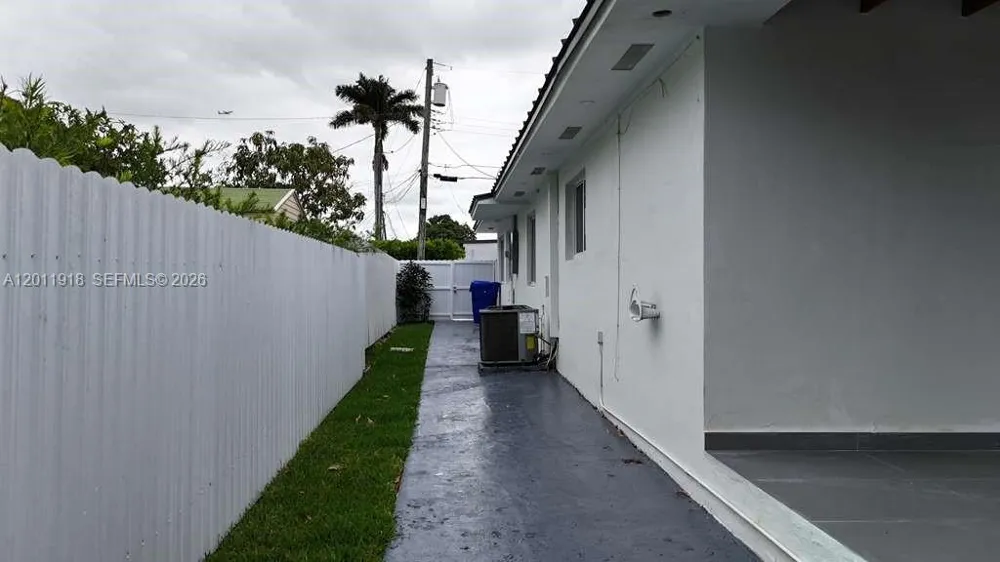 3536 NW 14th Ter Miami, FL 33125