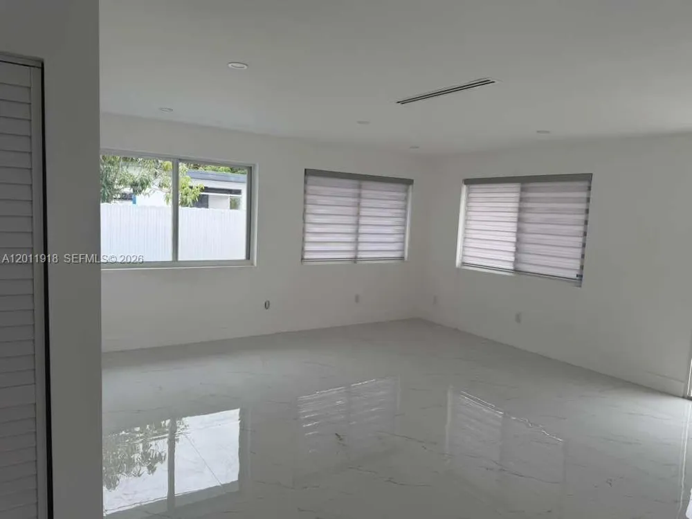 3536 NW 14th Ter Miami, FL 33125