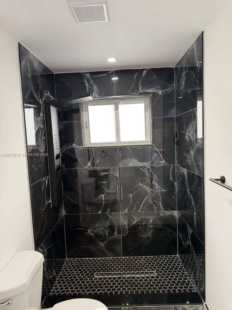 3536 NW 14th Ter Miami, FL 33125
