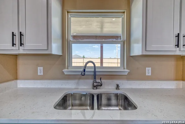 2 HOPE PL Uvalde, TX 78801