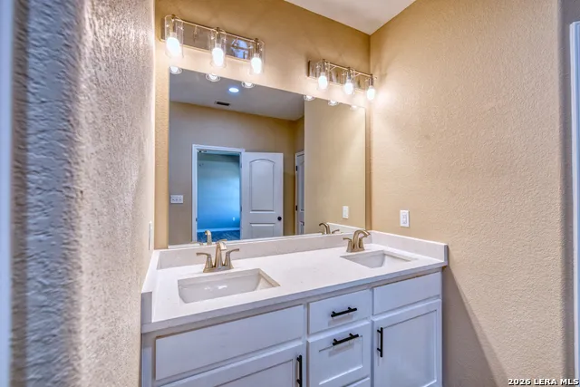 2 HOPE PL Uvalde, TX 78801