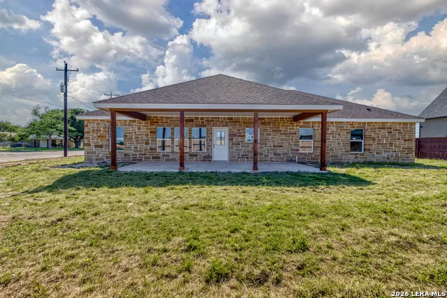 2 HOPE PL Uvalde, TX 78801