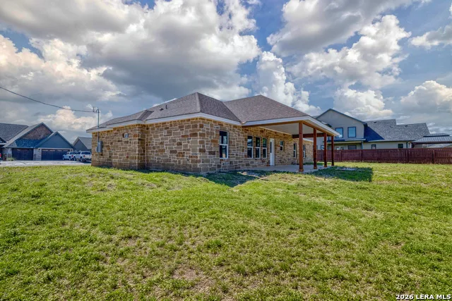 2 HOPE PL Uvalde, TX 78801