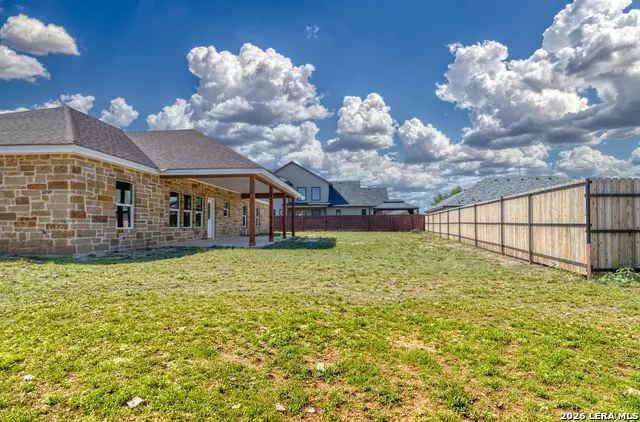 2 HOPE PL Uvalde, TX 78801