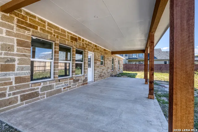 2 HOPE PL Uvalde, TX 78801