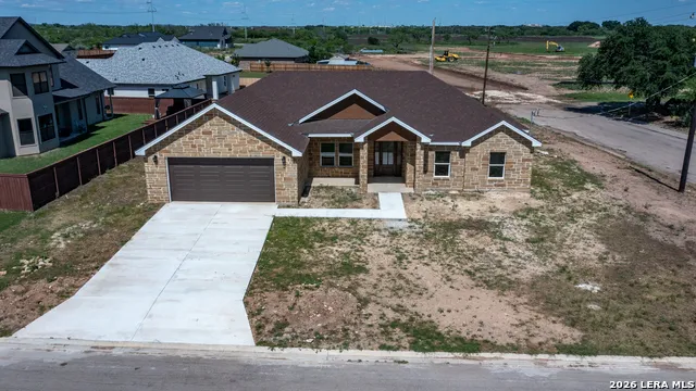 2 HOPE PL Uvalde, TX 78801