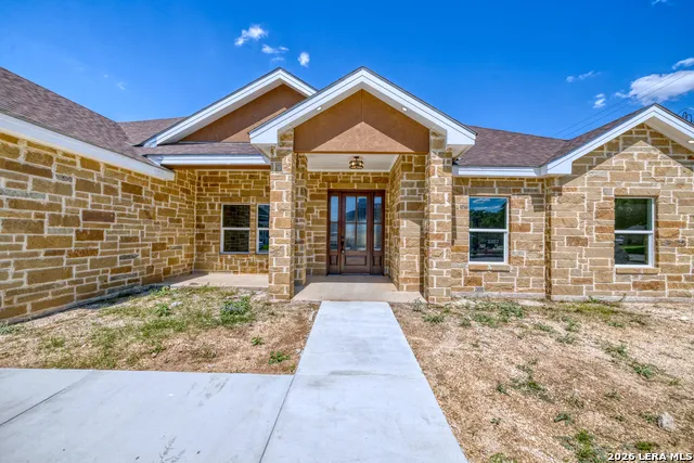 2 HOPE PL Uvalde, TX 78801