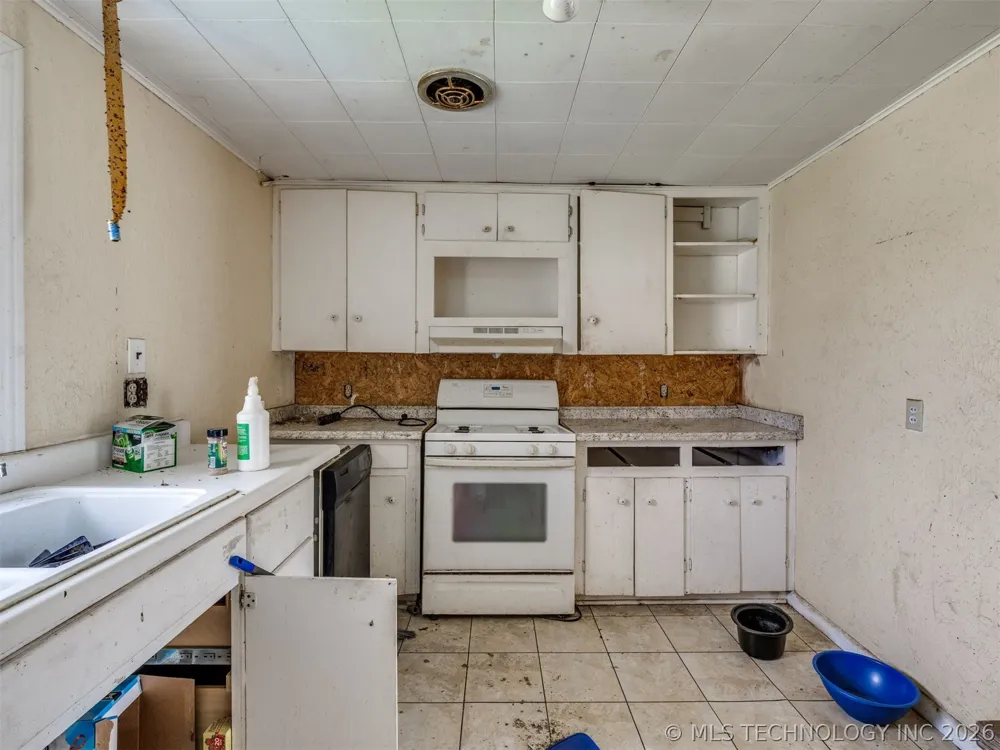 265 E Armstrong Street Jennings, OK 74038