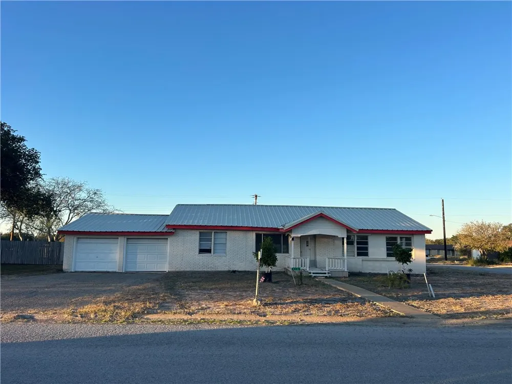 516 Stinson Street Freer, TX 78357