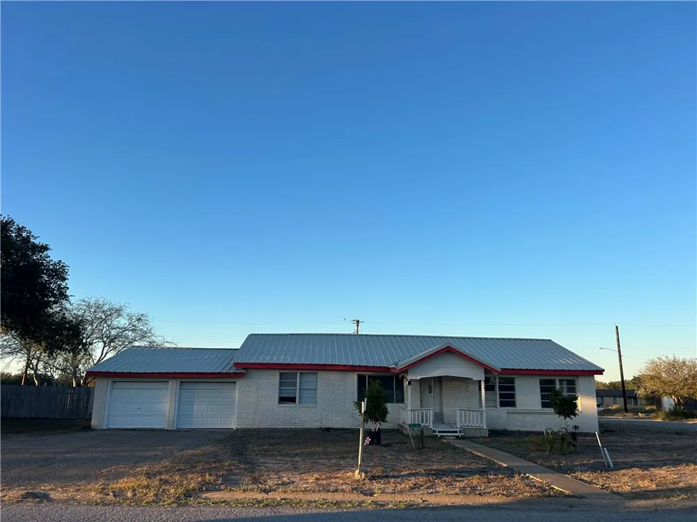 516 Stinson Street Freer, TX 78357