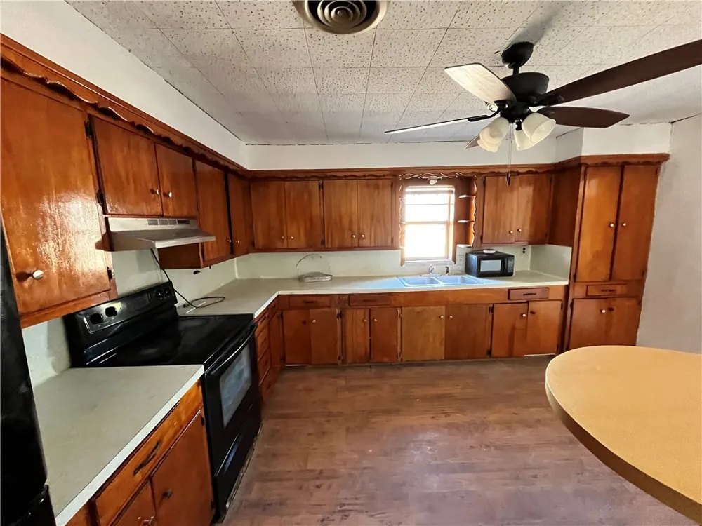 516 Stinson Street Freer, TX 78357
