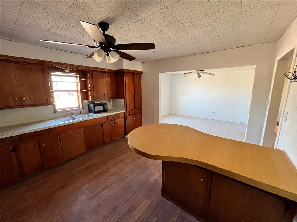 516 Stinson Street Freer, TX 78357
