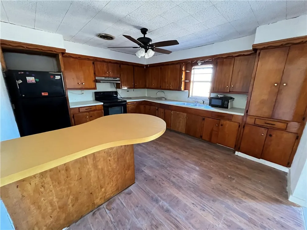 516 Stinson Street Freer, TX 78357