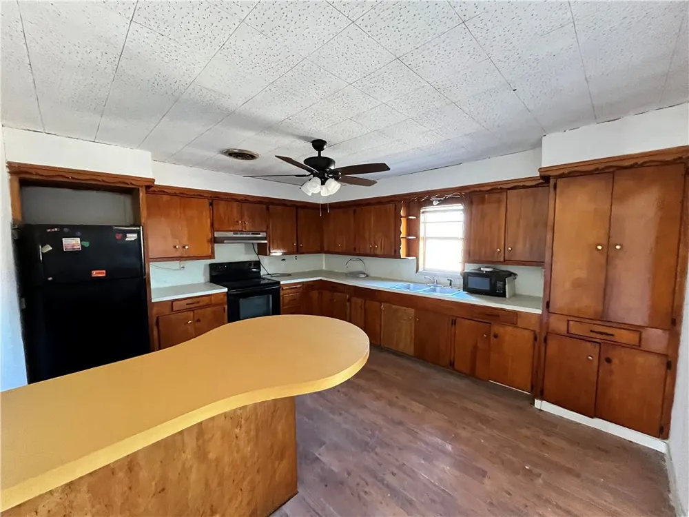 516 Stinson Street Freer, TX 78357