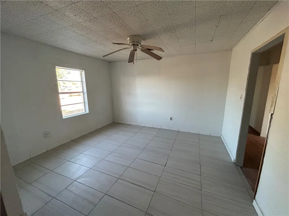516 Stinson Street Freer, TX 78357