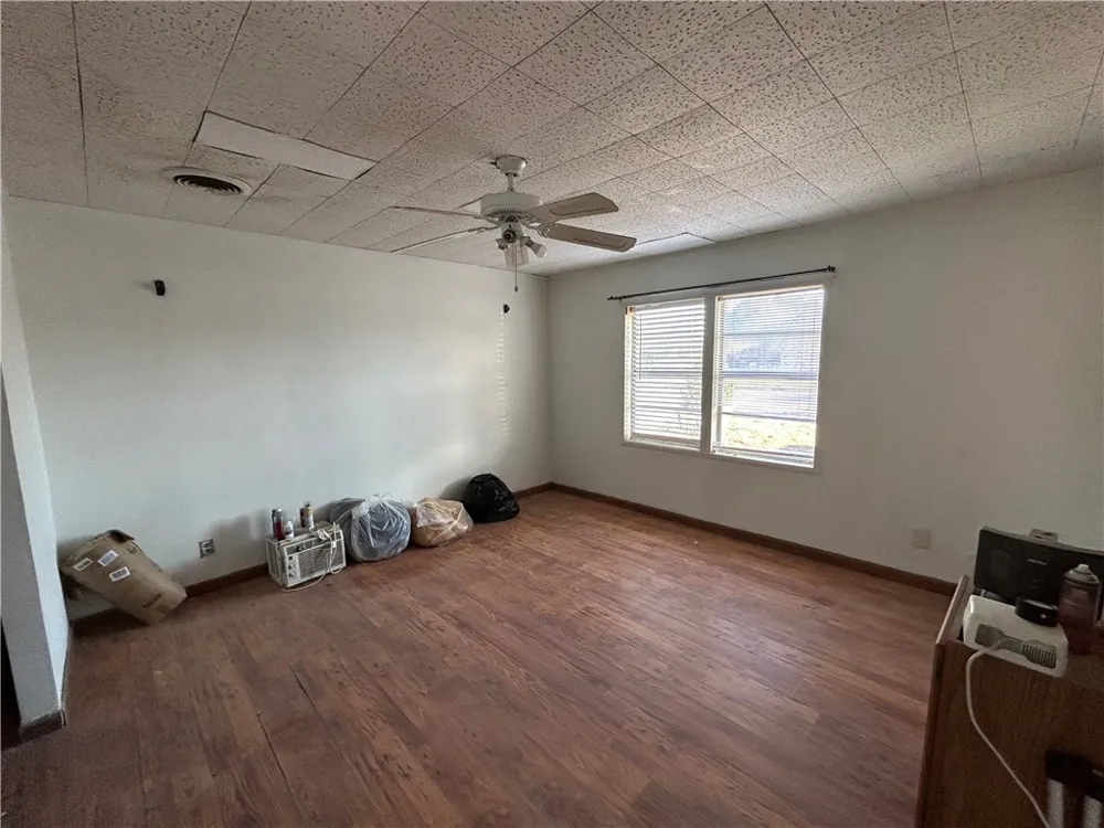 516 Stinson Street Freer, TX 78357