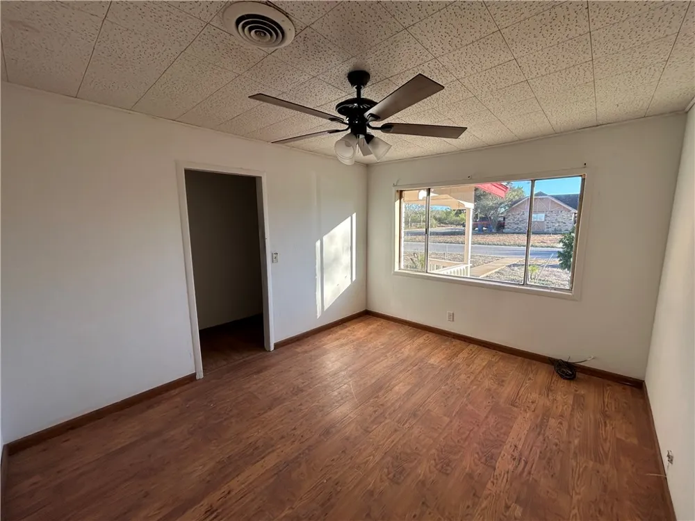 516 Stinson Street Freer, TX 78357