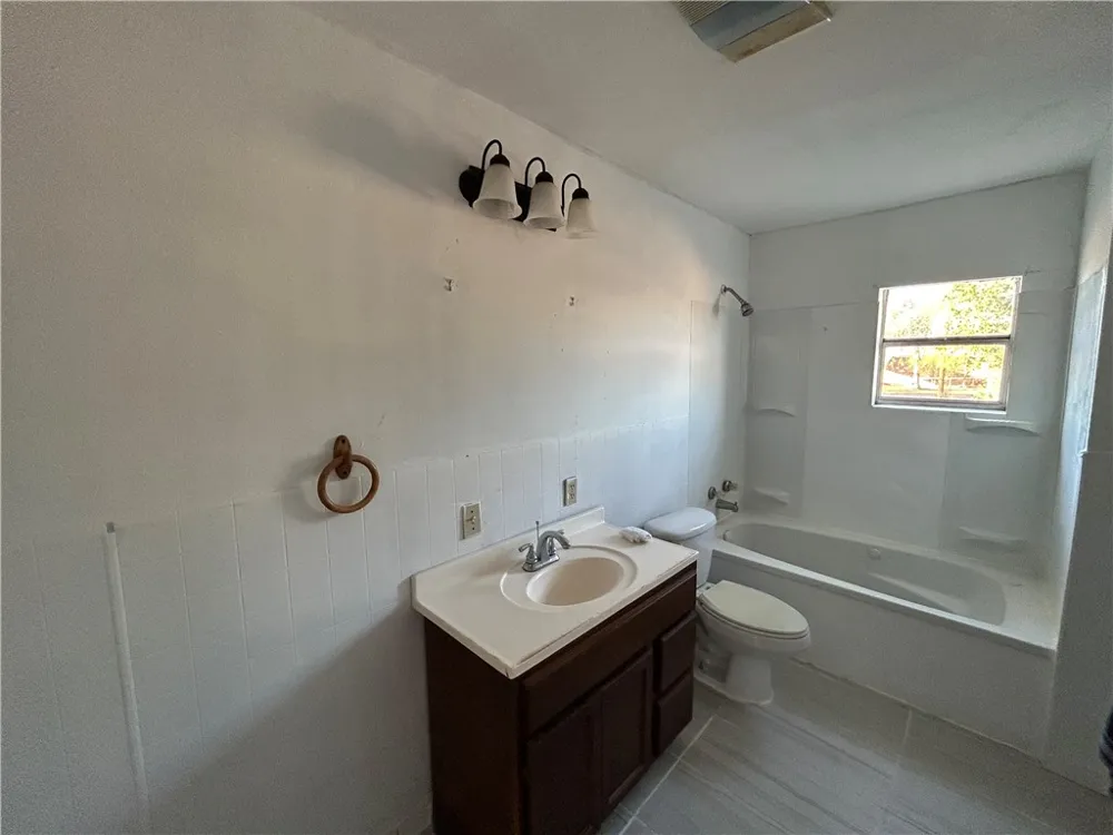 516 Stinson Street Freer, TX 78357