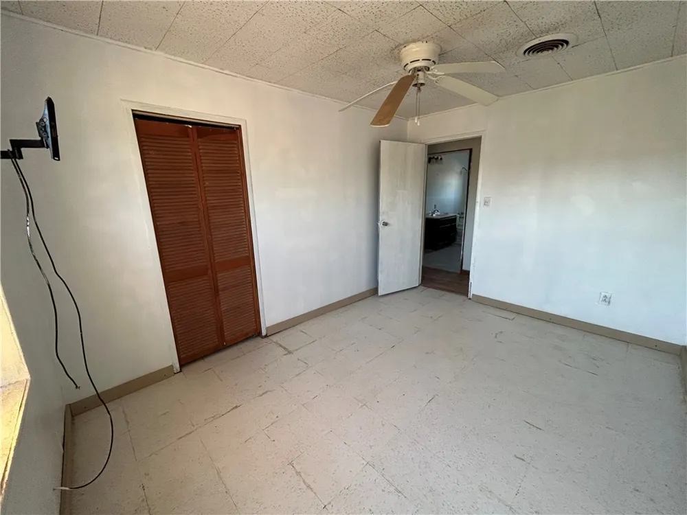 516 Stinson Street Freer, TX 78357