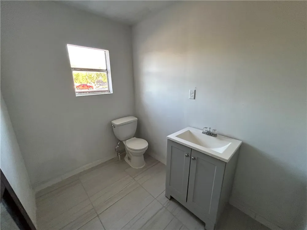 516 Stinson Street Freer, TX 78357