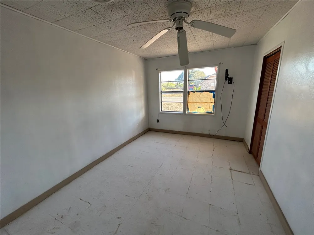 516 Stinson Street Freer, TX 78357