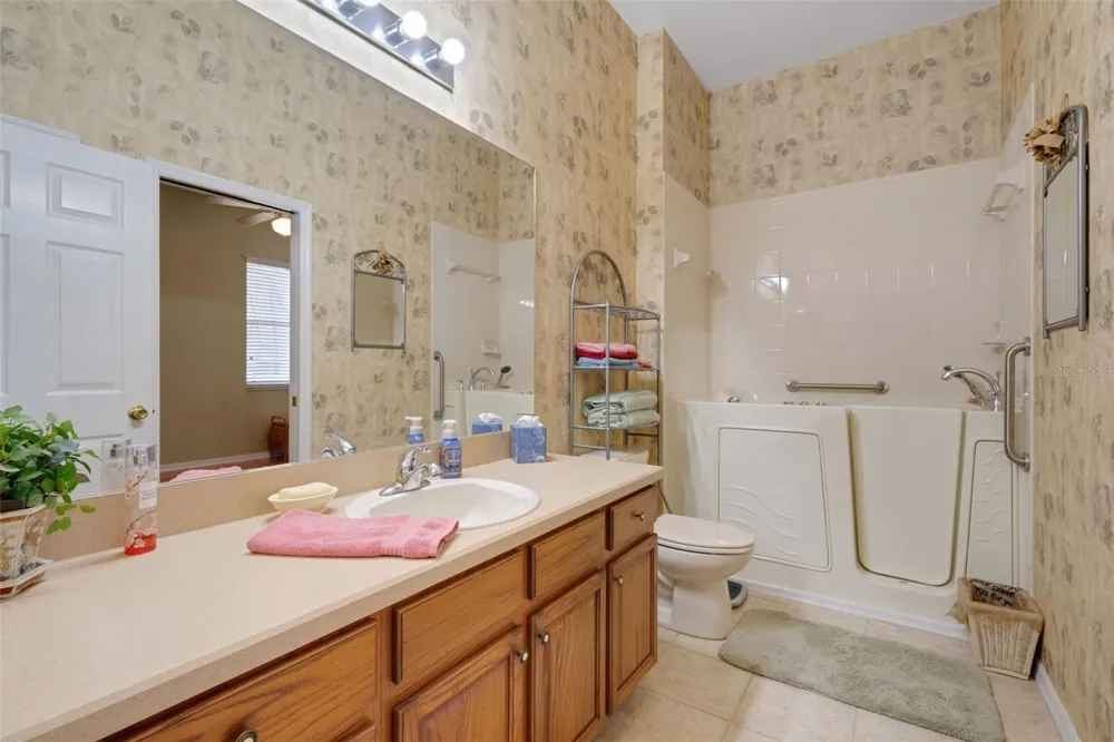 6560 LAKE CLARK DRIVE Lakeland, FL 33813