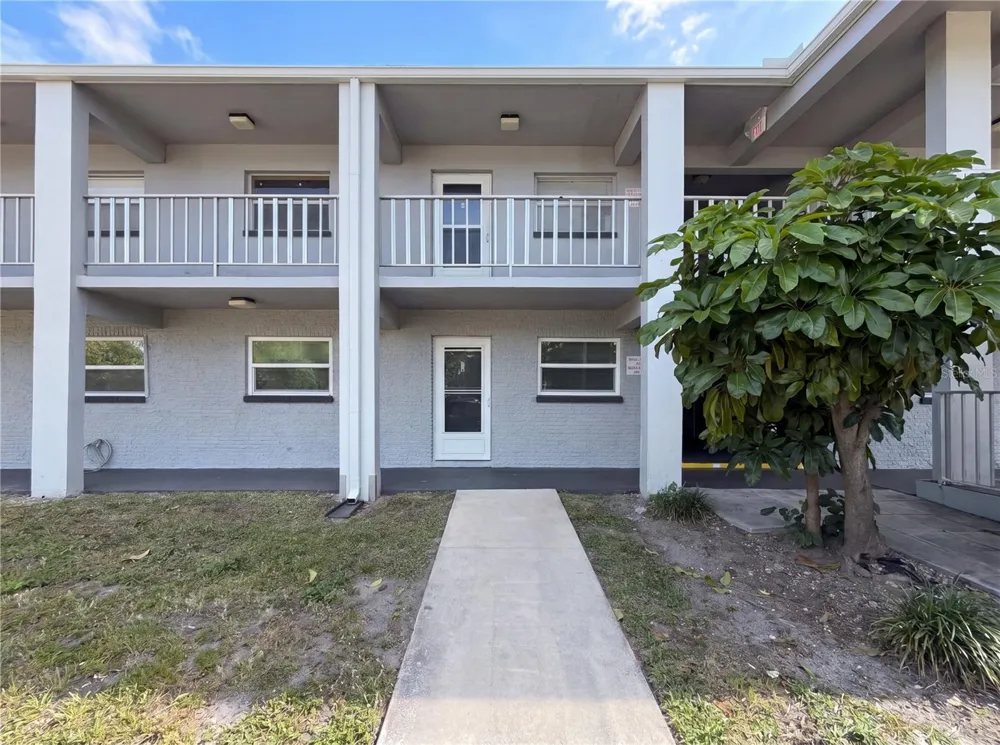 1303 S HERCULES AVENUE #6 Clearwater, FL 33764