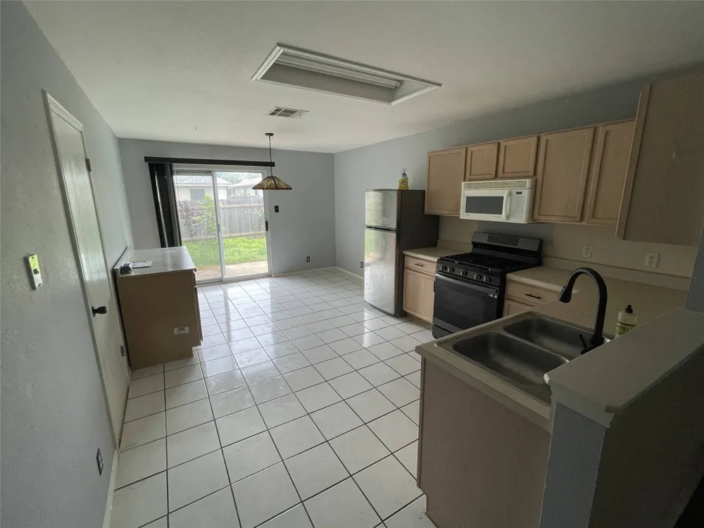 110 Brentwood Drive Leander, TX 78641