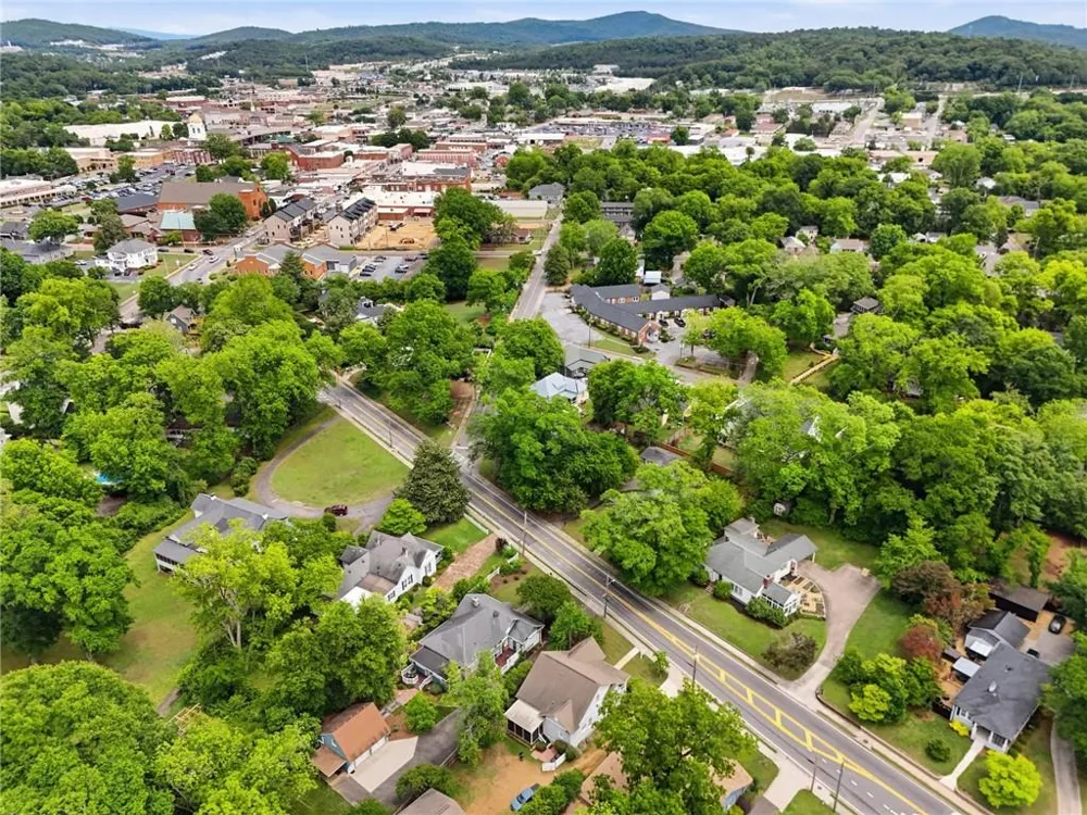 35 Etowah Drive Cartersville, GA 30120