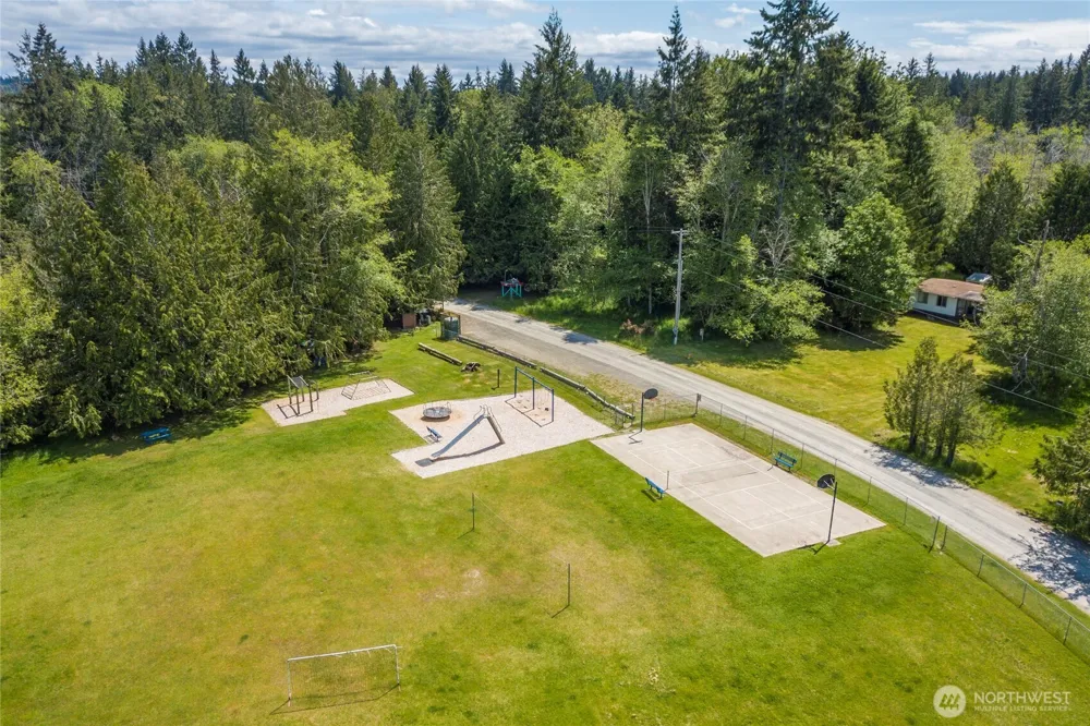 905 E Madrona Boulevard NW Lakebay, WA 98349