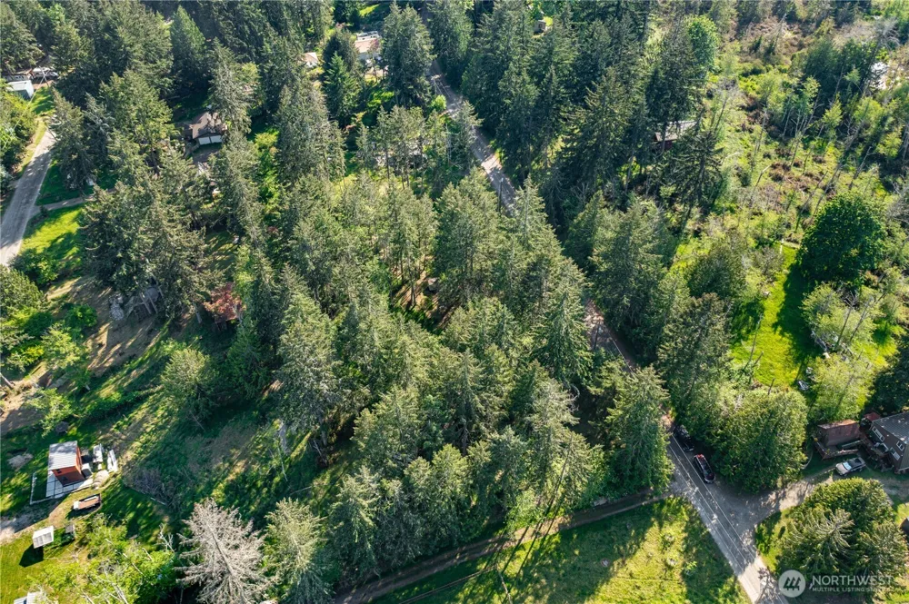 907 E Madrona Boulevard NW Lakebay, WA 98349