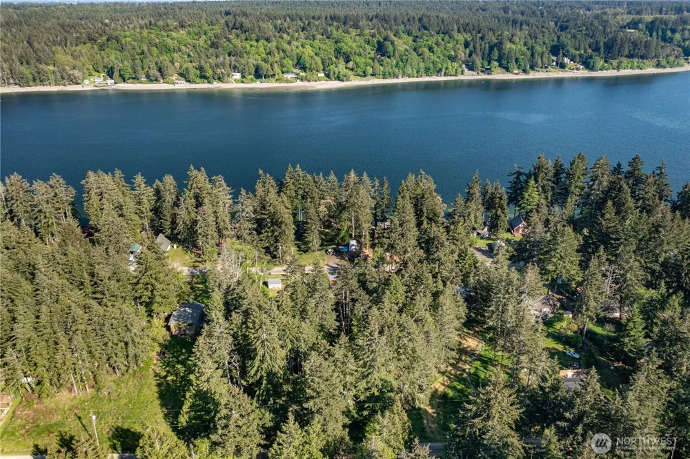 907 E Madrona Boulevard NW Lakebay, WA 98349