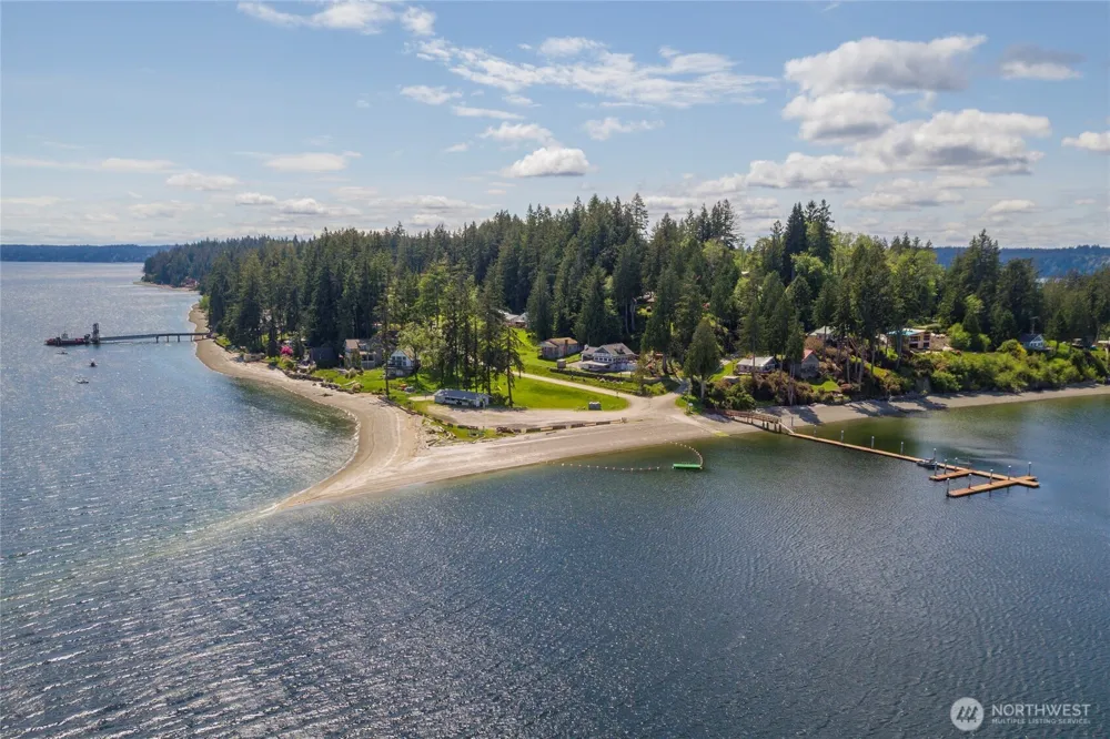 907 E Madrona Boulevard NW Lakebay, WA 98349