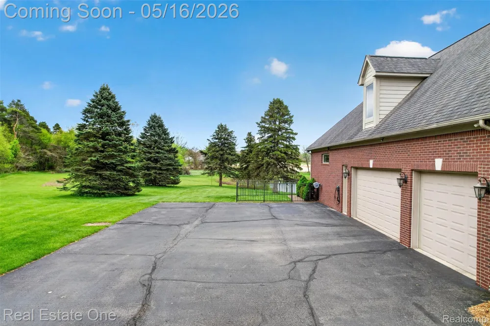 60675 Pontiac Trail Lyon Charter Township, MI 48165