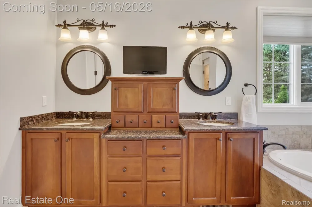 60675 Pontiac Trail Lyon Charter Township, MI 48165
