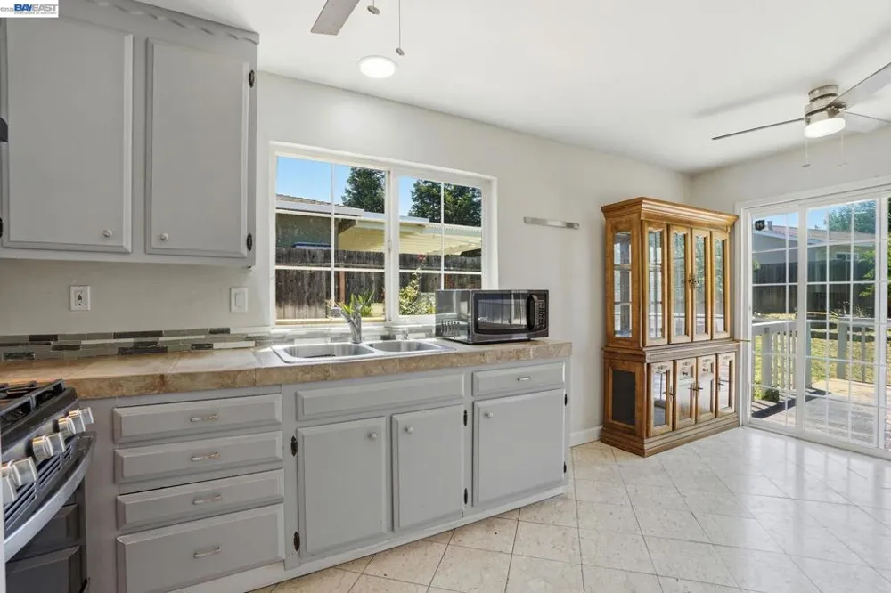 1087 Jensen Dr Pittsburg, CA 94565